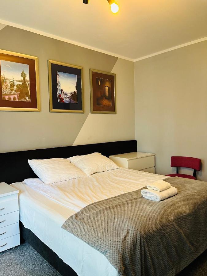 Airport Comfy Guest Home Varsovia Exterior foto
