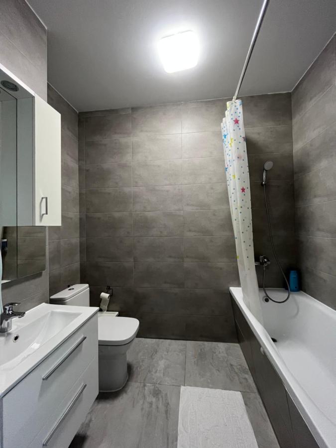 Airport Comfy Guest Home Varsovia Exterior foto