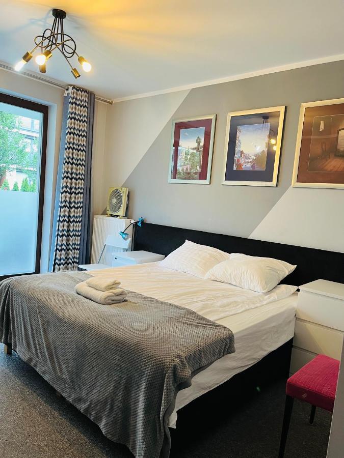 Airport Comfy Guest Home Varsovia Exterior foto