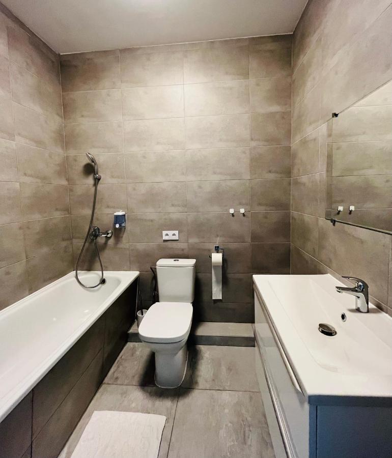 Airport Comfy Guest Home Varsovia Exterior foto