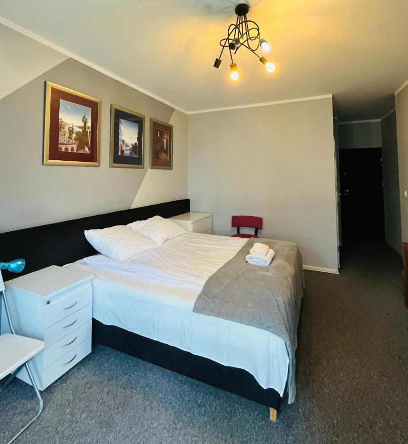 Airport Comfy Guest Home Varsovia Exterior foto