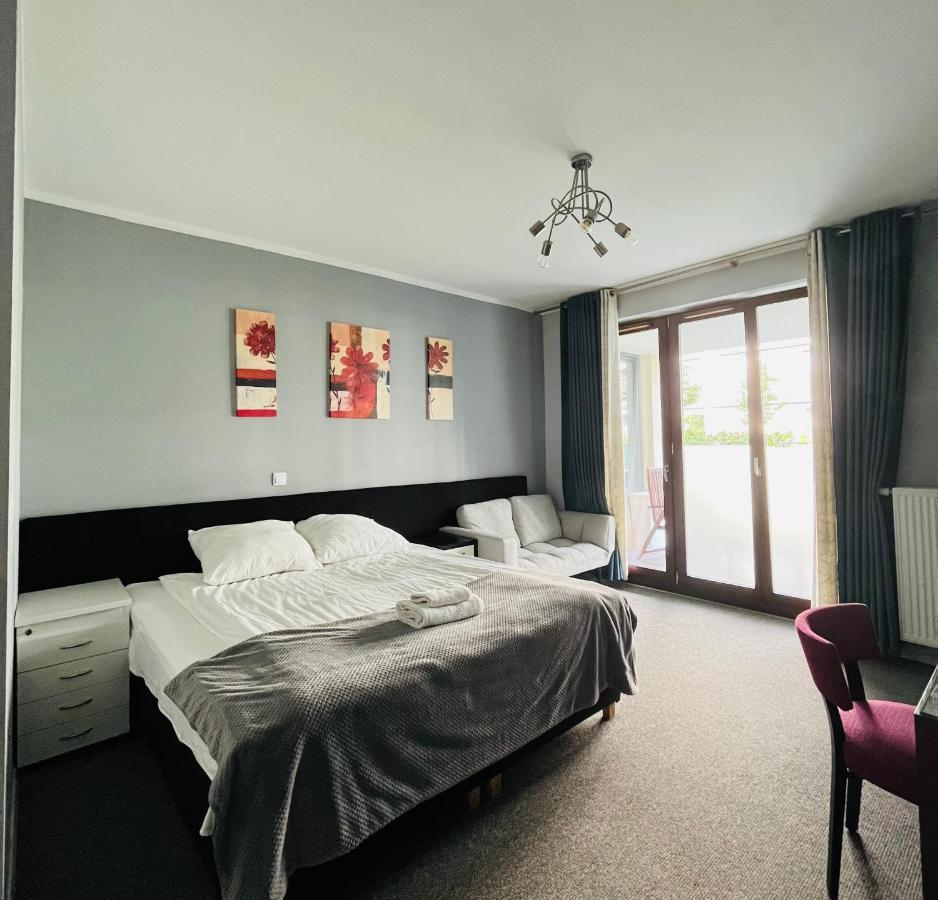 Airport Comfy Guest Home Varsovia Exterior foto
