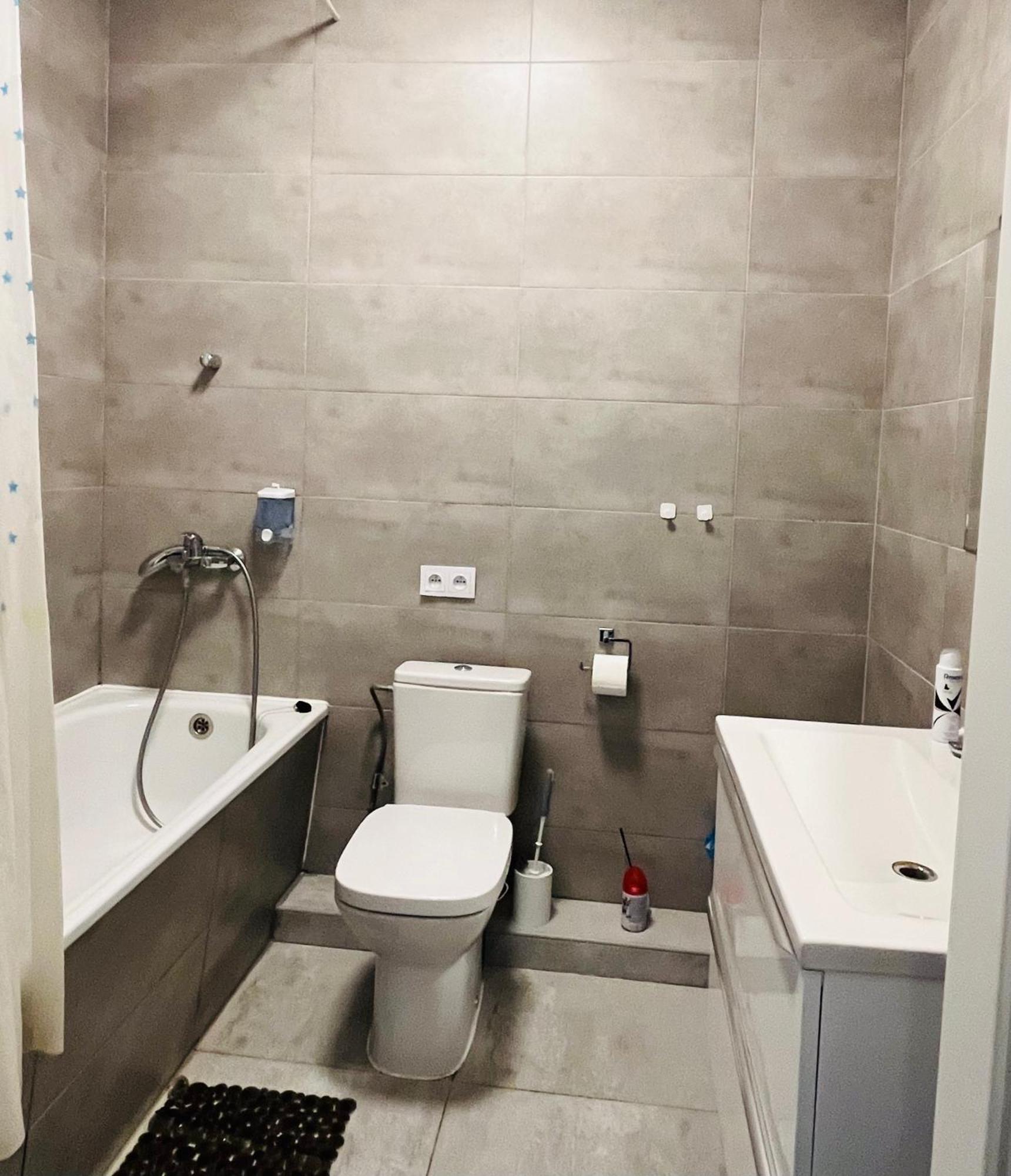 Airport Comfy Guest Home Varsovia Exterior foto