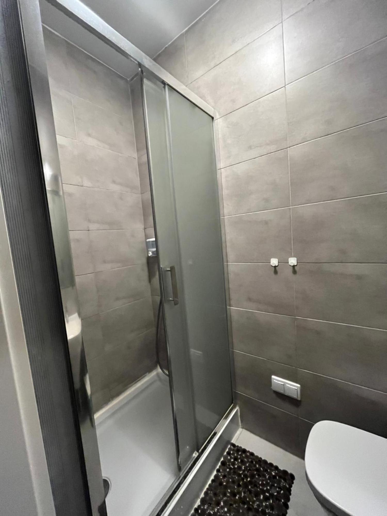 Airport Comfy Guest Home Varsovia Exterior foto