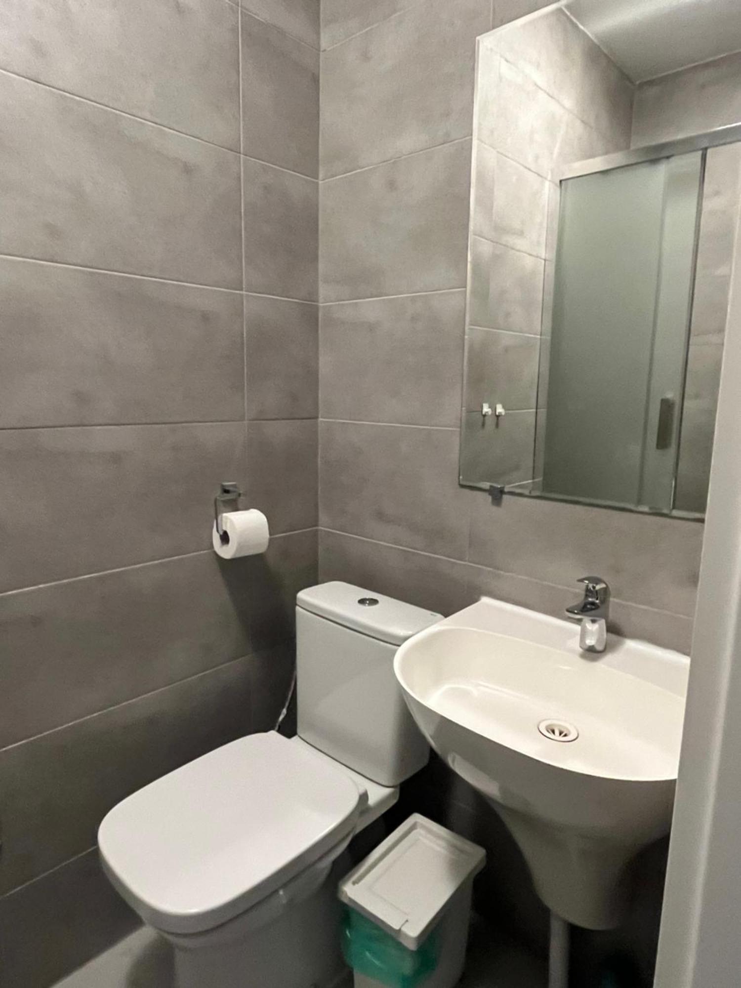 Airport Comfy Guest Home Varsovia Exterior foto